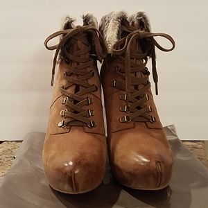 Ankle Boot w/Faux Fur Detail, no box